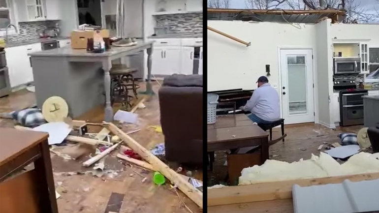 Πιανίστας στα συντρίμμια ενός σπιτιού μετά τον ανεμοστρόβιλο