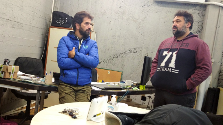 Συζήτηση με όλα τα θέματα ανοιχτά. Λατρεύω αυτές τις γνωριμίες και θαυμάζω τους έξυπνους ανθρώπους!