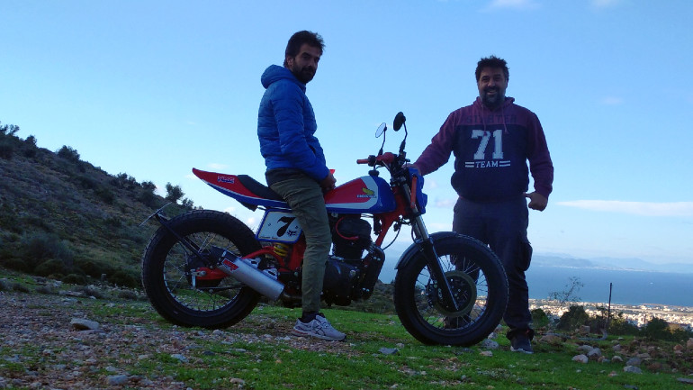 Πανέμορφο το Honda Flat Track το οποίο φτιάχτηκε από τους Adrenaline Junkies στη Θεσσαλονίκη.