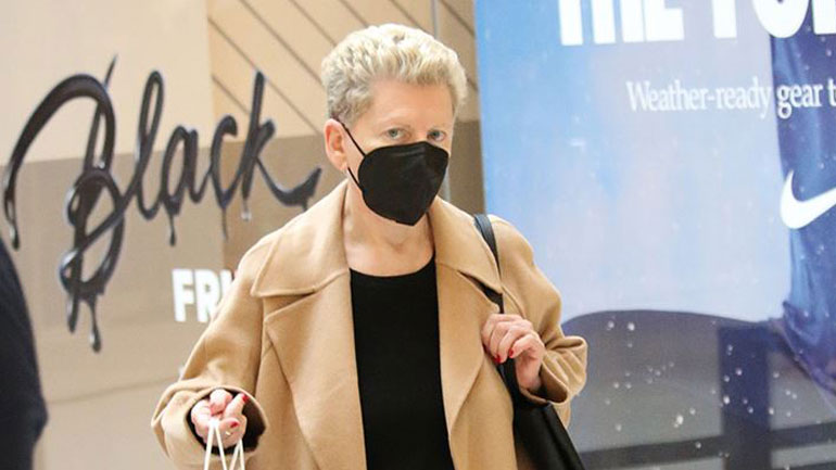 Έλενα Ακρίτα: Stylish εμφάνιση στο κέντρο της πόλης