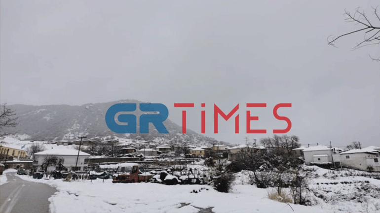 Καρυδοχώρι Σερρών: Το χωριό των 36 κατοίκων «θάφτηκε» σχεδόν κάτω από το χιόνι