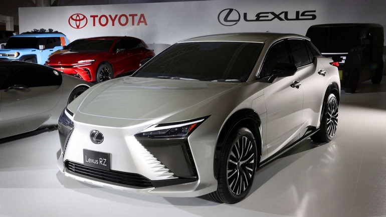 Το όμορφο νέο RZ 450e ξεκινά την «επίθεση» της Lexus