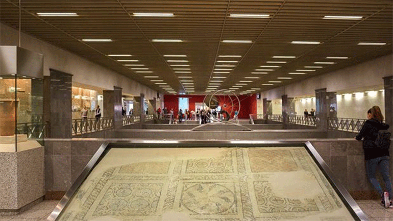 Χριστουγεννιάτικη συναυλία στον σταθμό του Συντάγματος