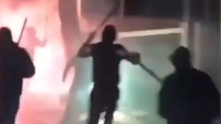 Καματερό: Η στιγμή της επίθεσης σε σύνδεσμο της ΑΕΚ