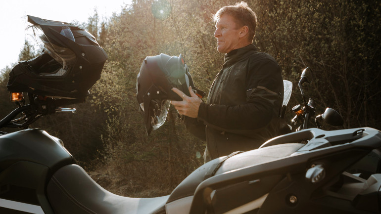 Από το διάστημα στη σέλα της Triumph Tiger 900 Rally