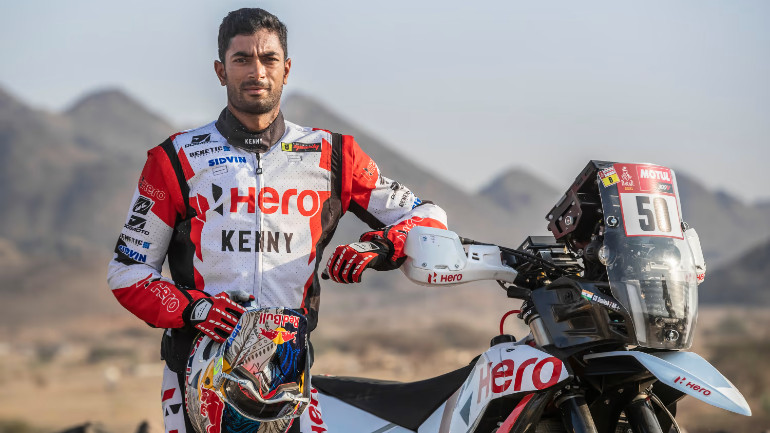 Ο Ari Vatanen “έσωσε” τον αναβάτη Dakar CS Santosh