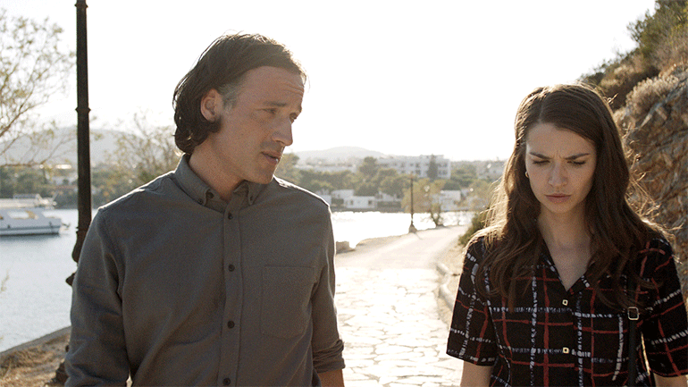 «Καρτ ποστάλ» – «Ποια είσαι;»: Η άφιξη της Έλι ανατρέπει τα σχέδια του Τζόζεφ στο συναρπαστικό τελευταίο επεισόδιο της σειράς