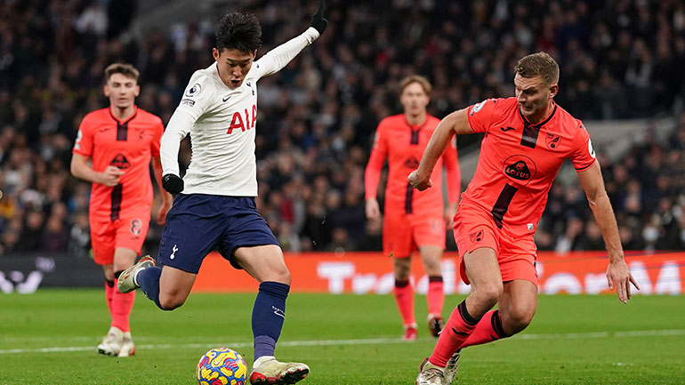 Η δράση συνεχίζεται σήμερα με Super League, Premier League και Κύπελλο Ιταλίας