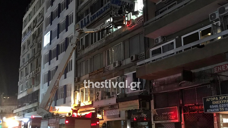 Θεσσαλονίκη: Σε εξέλιξη επιχείρηση για απομάκρυνση πινακίδας – Κλειστή η Εγνατία