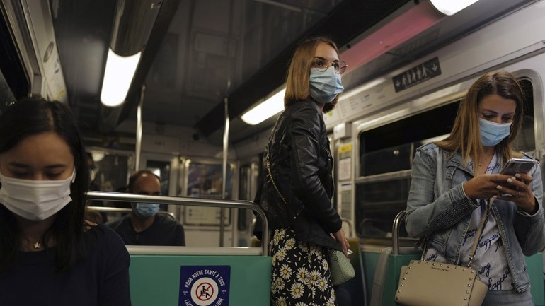 Γαλλία: Το υγειονομικό πάσο θα μετατραπεί σε «εμβολιαστικό πάσο»