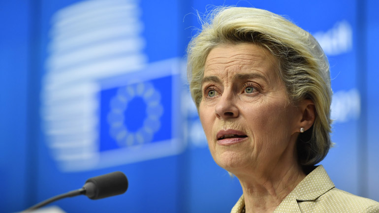 Φον ντερ Λάιεν: Η Ρωσία θα υποστεί κυρώσεις με «τεράστιο κόστος» εάν προχωρήσει σε εισβολή στην Ουκρανία