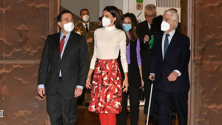 Η βασίλισσα Letizia φόρεσε τις αμφιλεγόμενες κόκκινες μπότες και ήταν πιο κομψή από ποτέ