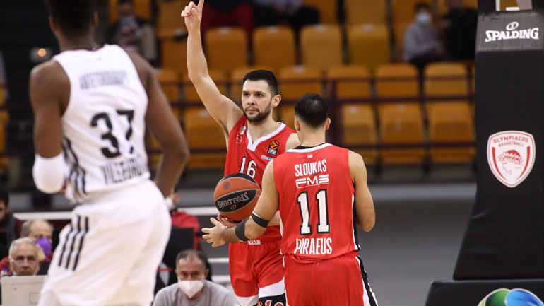 Προχωρά ακάθεκτος ο Ολυμπιακός, 89-54 τη Βιλερμπάν