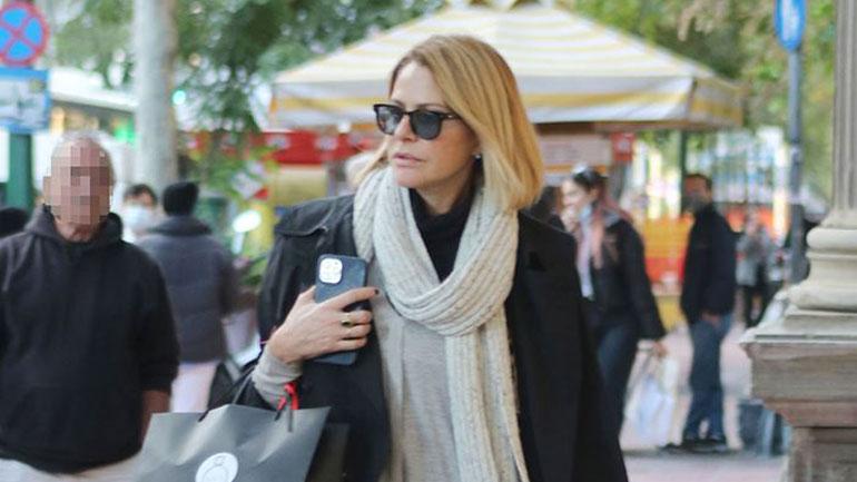 Ακόμα μια φορά που η Τζένη Μπαλατσινού απογείωσε το casual chic look