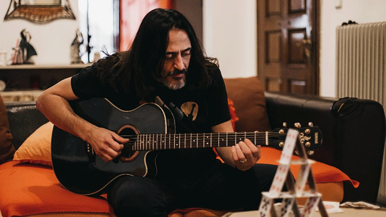 «Τα πιο κρυφά σου φύλλα»: Ένα νέο τραγούδι από τον Δημήτρη Λιόλιο