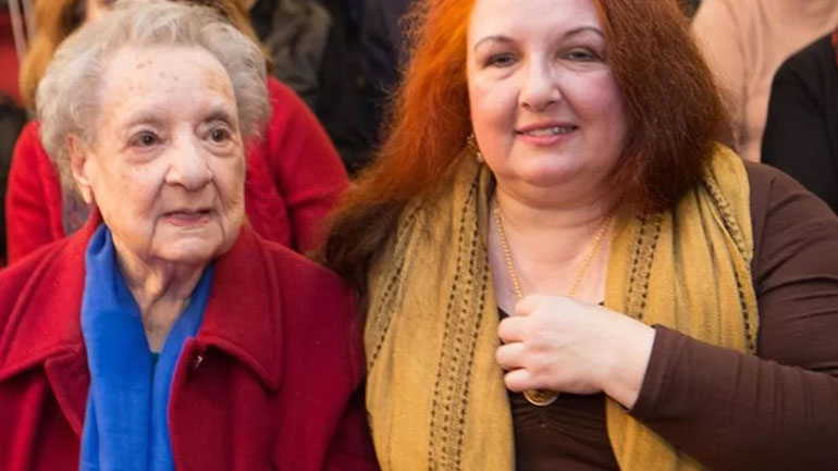 Διασωληνώθηκε η κόρη της Ροζίτας Σώκου – Έχει προσβληθεί από Covid-19