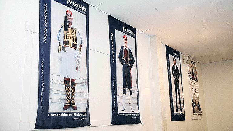 «Εύζωνες – Οι φύλακες των αφανών»: Η εντυπωσιακή έκθεση φωτογραφίας που ταξίδεψε από την Ελλάδα στη Μελβούρνη