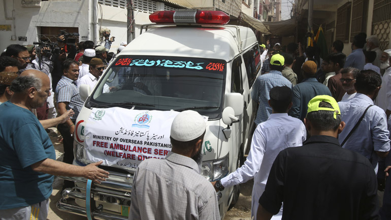 Πακιστάν: Λεωφορείο παρέσυρε και σκότωσε οκτώ προσκεκλημένους σε γάμο