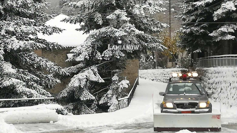 Λαμία: Υποχωρούν τα προβλήματα από τις χιονοπτώσεις στη Στερεά Ελλάδα