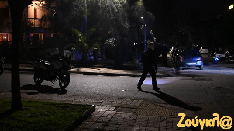 Πυροβολισμοί στη Γλυφάδα: Έστειλαν «μήνυμα» με πέντε σφαίρες