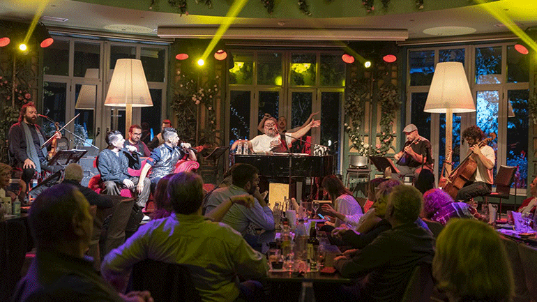 Ο Σταμάτης Κραουνάκης και τις γιορτές στο χειμωνιάτικο Άλσος!