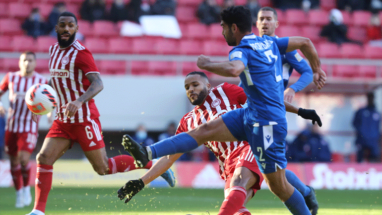 Δύσκολη νίκη για τον Ολυμπιακό, 1-0 τη Λαμία