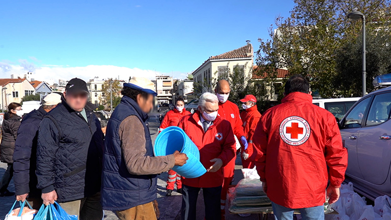 Ελληνικός Ερυθρός Σταυρός: Έκτακτη δράση υποστήριξης αστέγων στο κέντρο της Αθήνας λόγω ψύχους