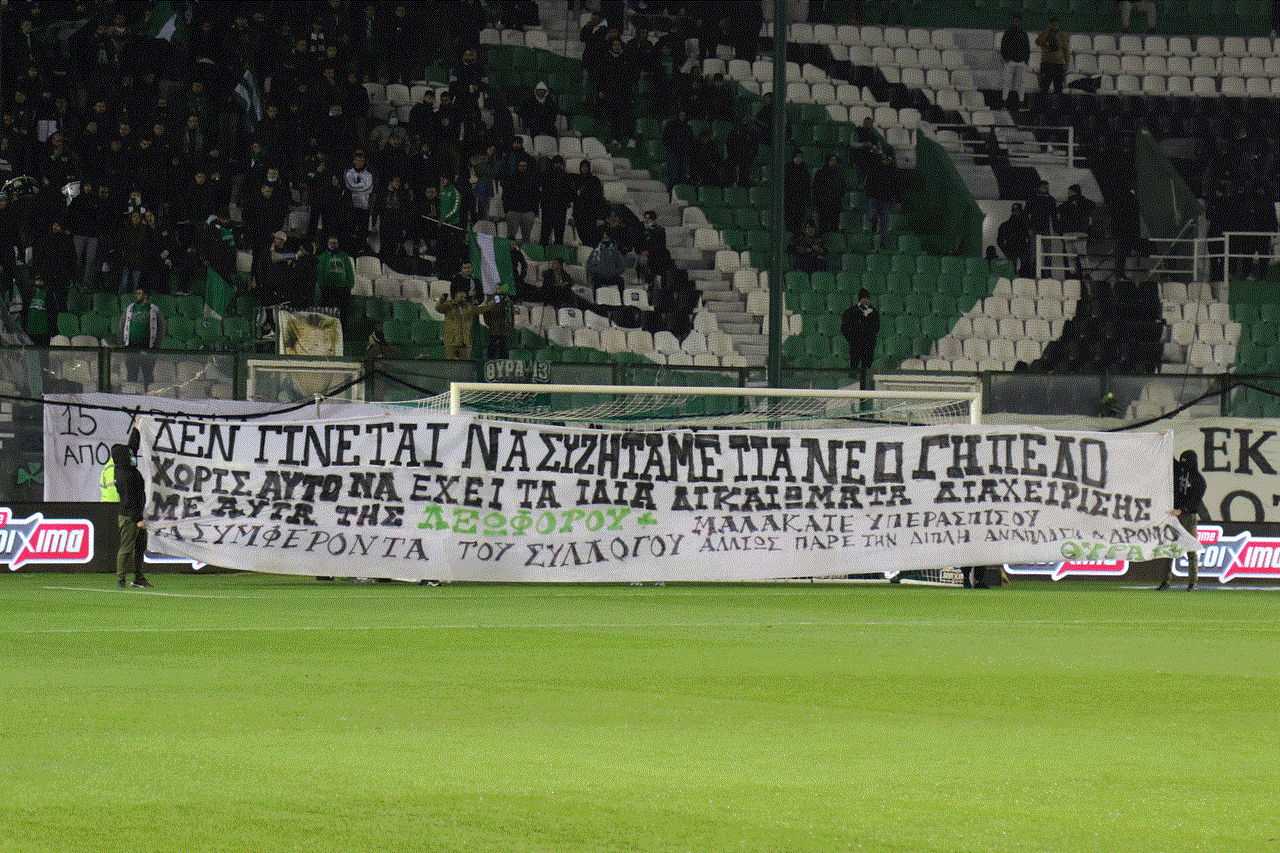 Πανό των οργανωμένων οπαδών του Παναθηναϊκού για το θέμα του γηπέδου