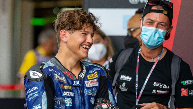 Η ομάδα Roc 'n' DeA τον βοήθησε πάρα πολύ την περασμένη χρονιά στο Ευρωπαϊκό Yamaha bLU R3 Cup.