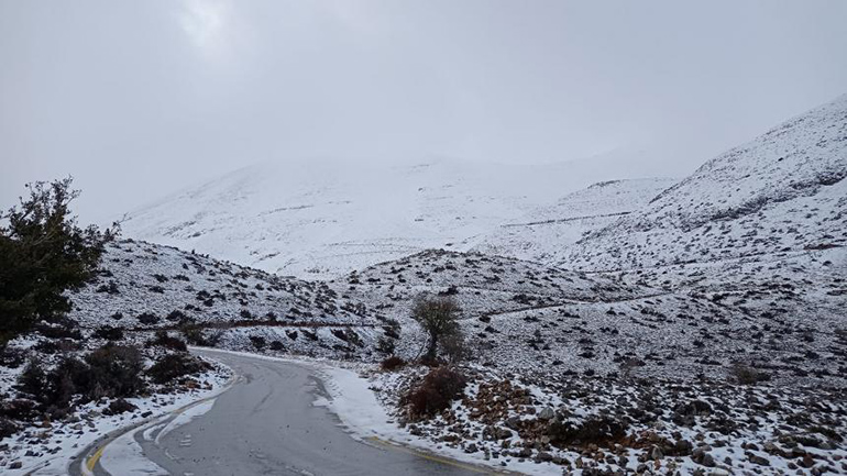 Ρέθυμνο: Κατάλευκα τα Ανώγεια στις πλαγιές του Ψηλορείτη