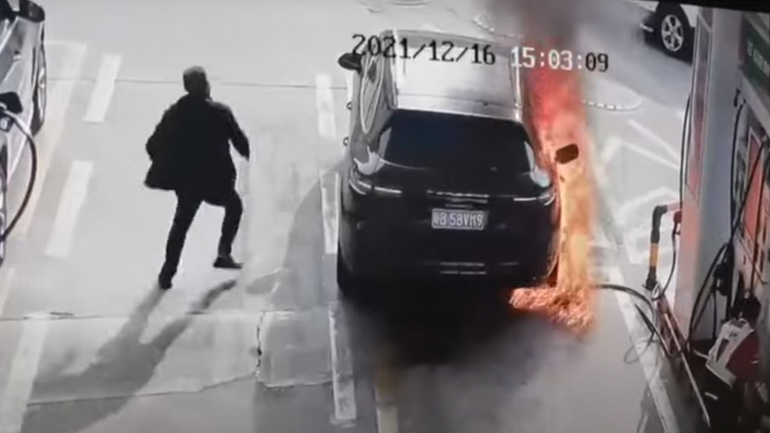 Eμπρηστής σε βενζινάδικο