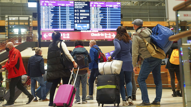 Ταϊλάνδη: Πιθανή επαναφορά σε ισχύ της υποχρεωτικής καραντίνας των ξένων επισκεπτών εξαιτίας της παραλλαγής Όμικρον