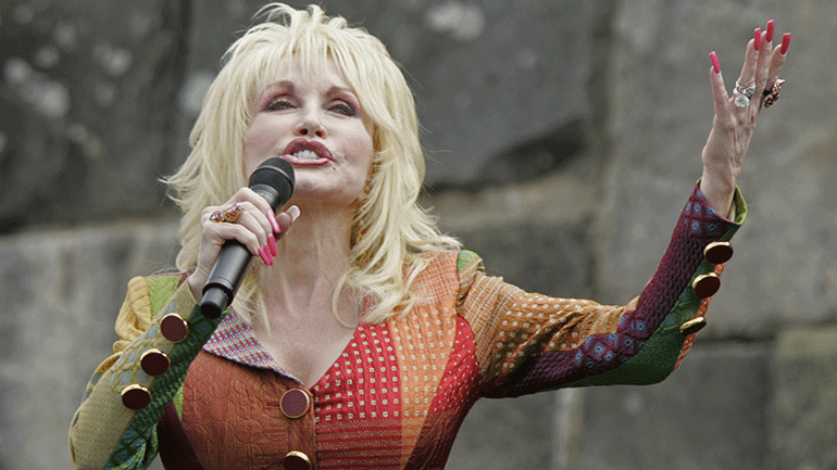 Η Ντόλι Πάρτον κατέρριψε τρία νέα ρεκόρ Γκίνες