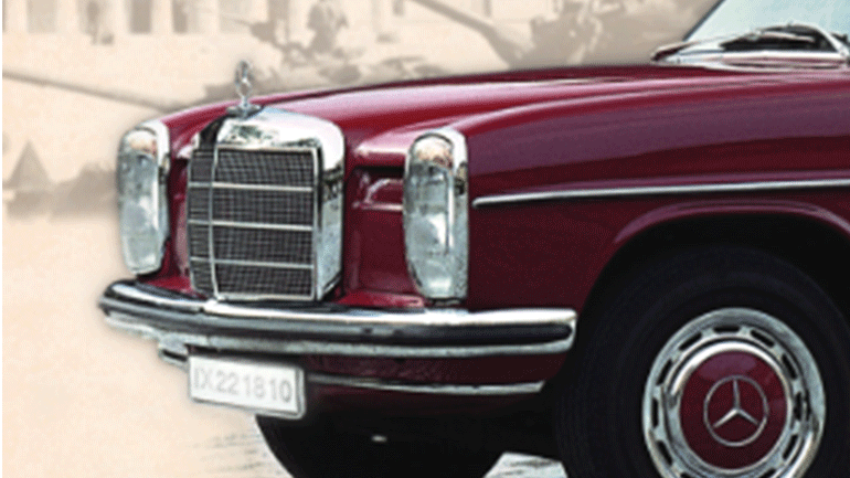 «Μια Μερσεντές χρώματος γκρενά» του Νίκου Οικονόμου