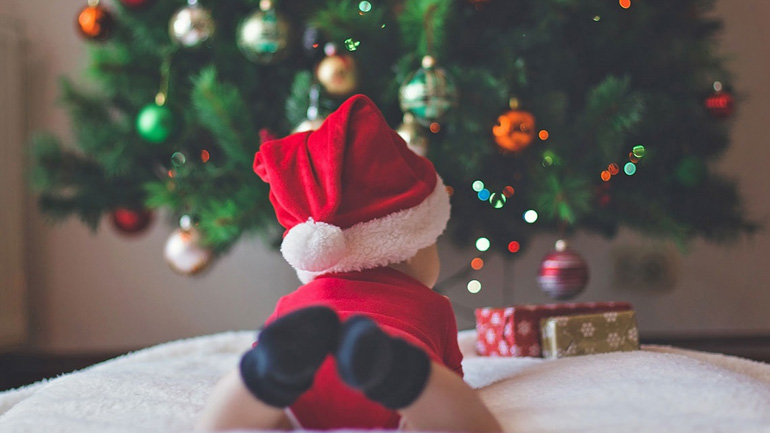 Τα πρώτα Χριστούγεννα με το μωρό μας – Πώς θα μας μείνουν αξέχαστα