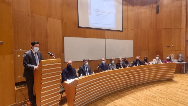 Καθηγητές της Ιατρικής Σχολής ΕΚΠΑ δίνουν απαντήσεις για την εξέλιξη της πανδημίας στην Ελλάδα