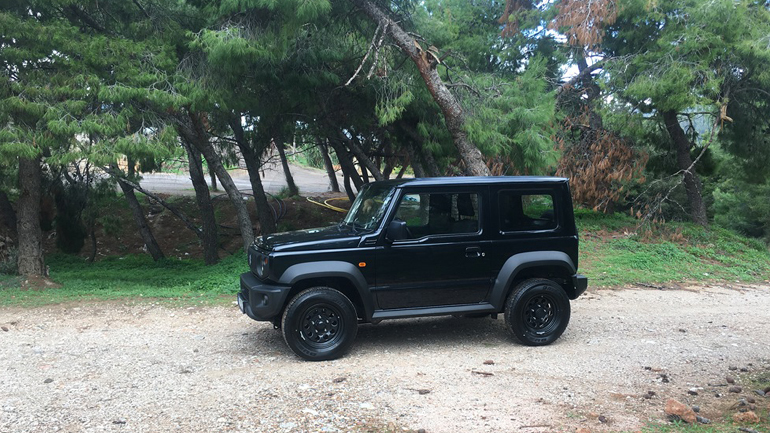 Suzuki Jimny: Μαγνητίζει εξωτερικά, απογοητεύει εσωτερικά