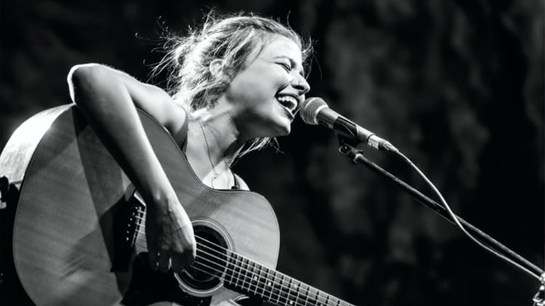 Η Ιουλία Καραπατάκη στον Σταυρό του Νότου