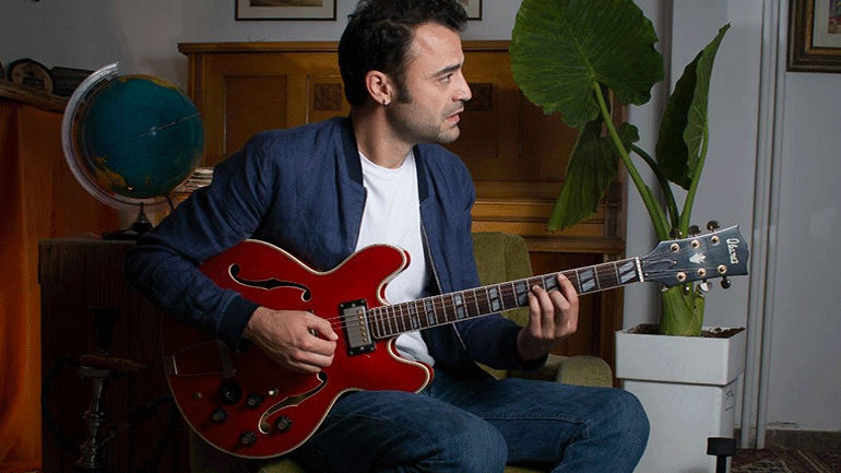 O Remi Cavat στη μουσική σκηνή Σφίγγα