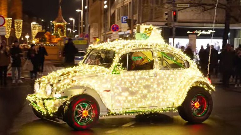Εσείς στολίσατε το αυτοκίνητο σας για τα Χριστούγεννα; 
