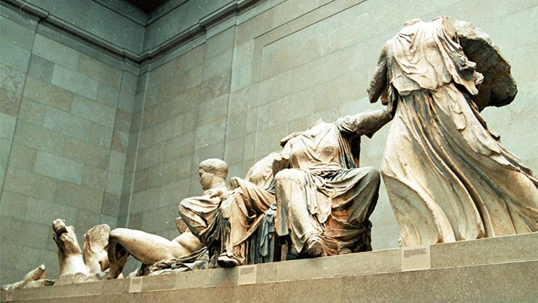 Οι «New York Times» για τα Γλυπτά του Παρθενώνα: «Ενώ η Ευρώπη επιστρέφει τεχνουργήματα, η Βρετανία παραμένει σιωπηλή»