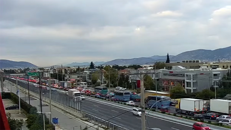 Ουρές χιλιομέτρων λόγω καραμπόλας στον Κηφισό
