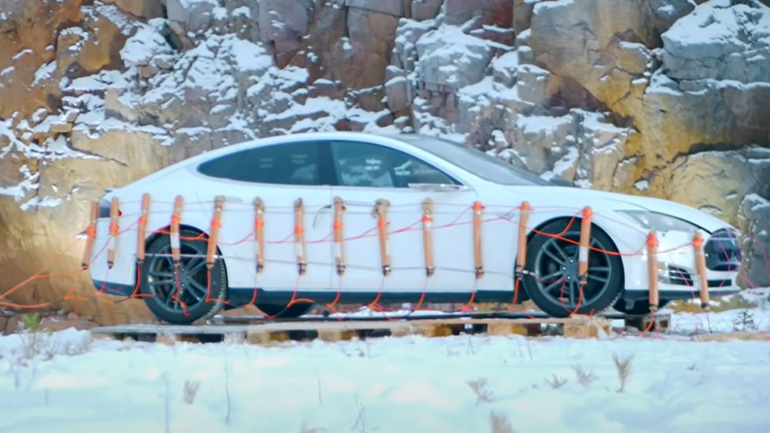 Του ζήτησαν 20.000 ευρώ για επισκευή και εκείνος ανατίναξε το αμάξι!