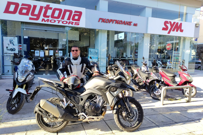 Ο Κωνσταντίνος Μητσάκης με το Maverick 500.