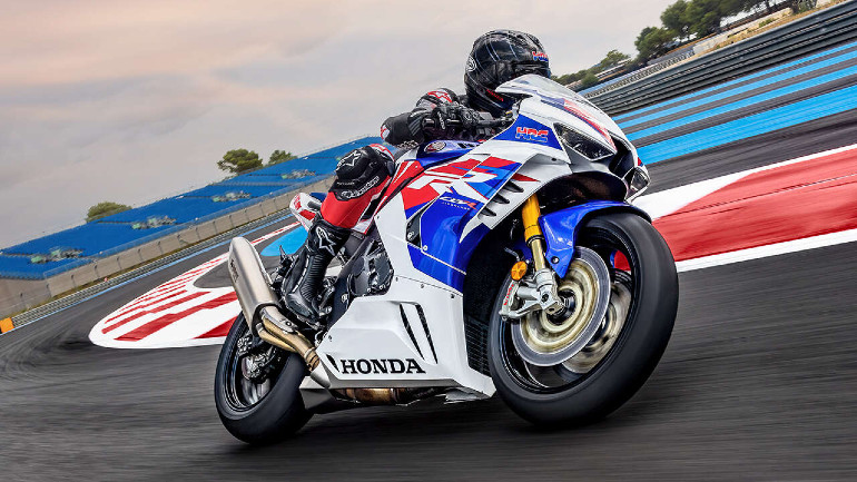 Οι Marquez και Nakagami αποκαλύπτουν το επετειακό Honda CBR1000RR