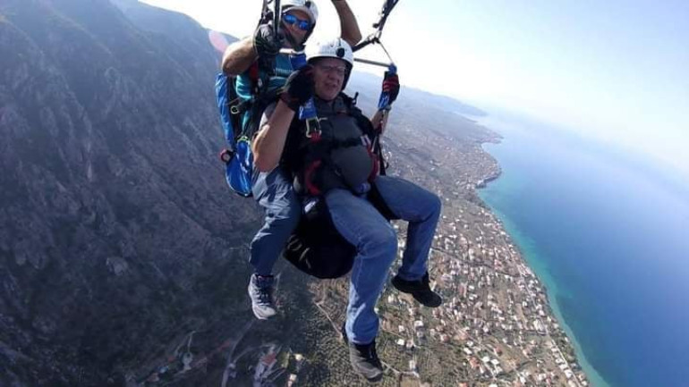 Και πτώση με αλεξίπτωτο περιλαμβάνει το μενού του Φαίδωνα!