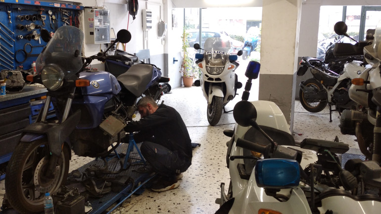 Στο συνεργείο του K&Boxer House βρίσκεις ότι μπορείς να φανταστείς σε μοντέλα BMW.