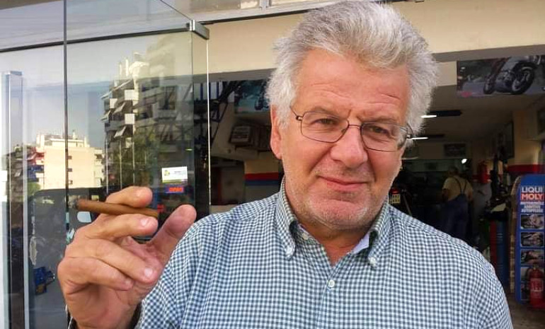 Ο "σοφός" Φαίδωνας με το πούρο ανά χείρας! 