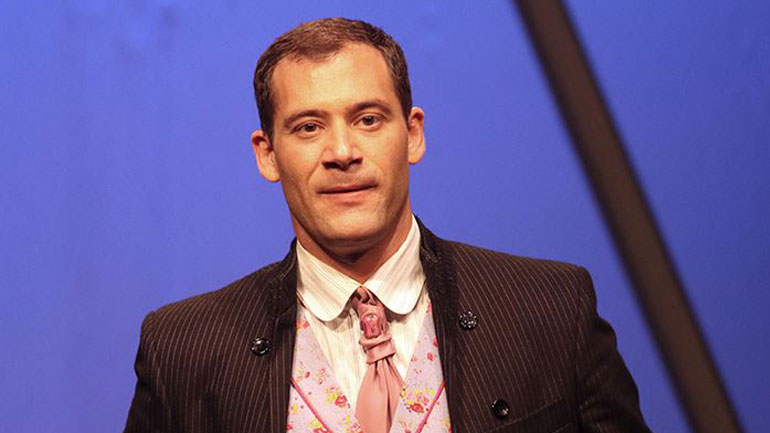 Aντίνοος Αλμπάνης: Ανακοίνωσε την επιδείνωση της υγείας του και την αναβολή της παράστασης