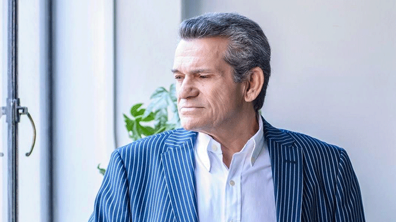 Ο Γιώργος Μαργαρίτης μας προσκαλεί για τις γιορτές στη μουσική σκηνή Σφίγγα